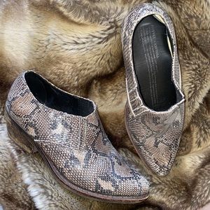 Jeffrey Campbell size 6.5 snakeskin booties